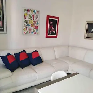  Appartamento Lovely Flat, Super Connected To The Centre,wifi,4p Italia